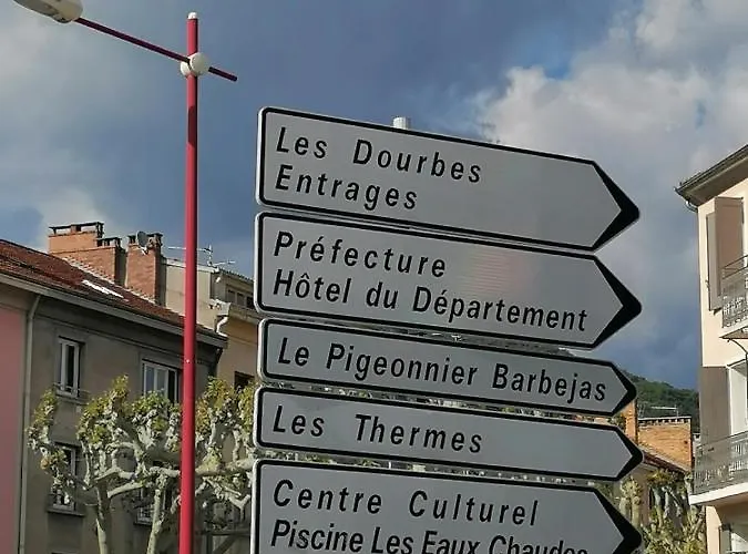 Calme Et Arbore, 34 Apartment *